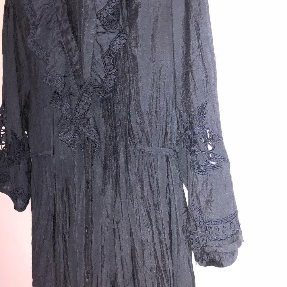 Display Paris 🦋 navy blue embroidered EUC - Picture 2 of 8